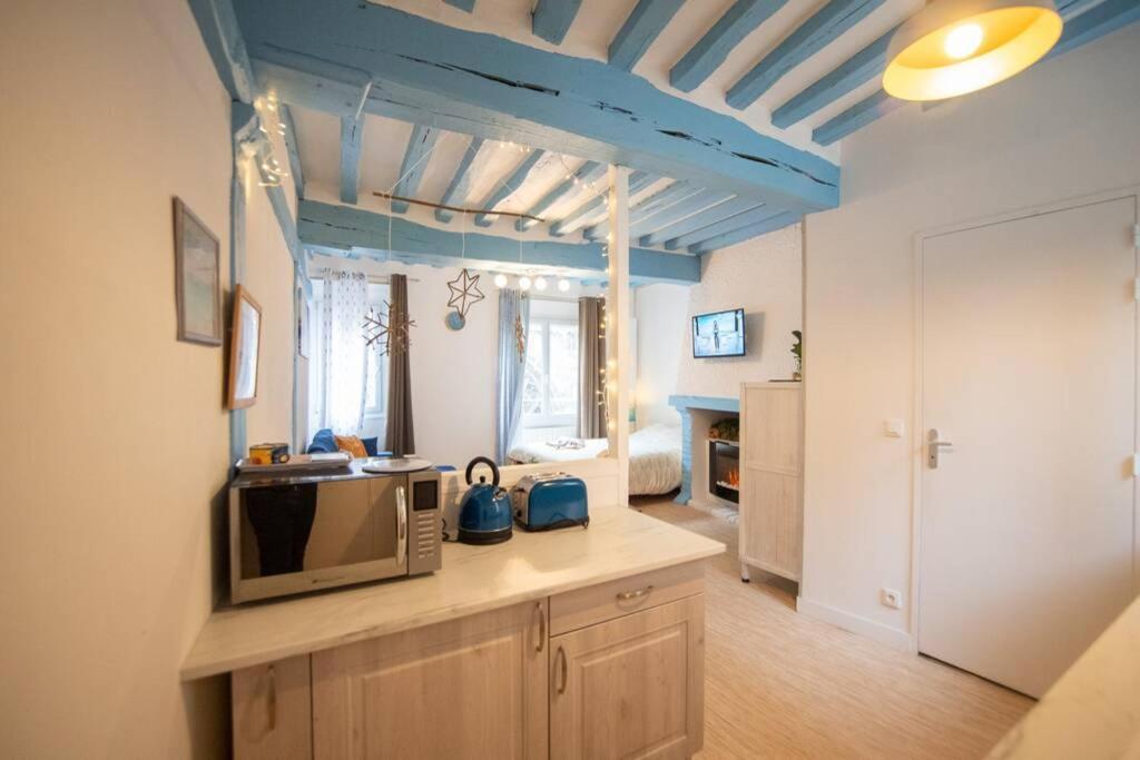 Blue Appartment With A Fireplace Диеп Екстериор снимка