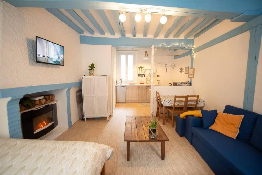 Blue Appartment With A Fireplace Диеп Екстериор снимка