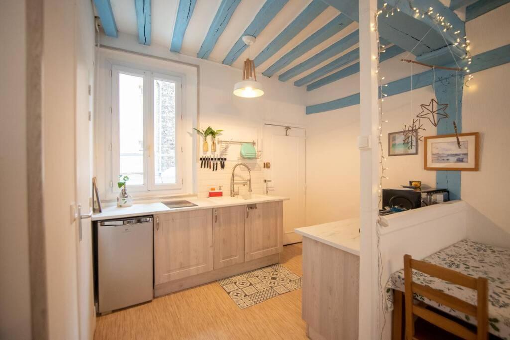 Blue Appartment With A Fireplace Диеп Екстериор снимка